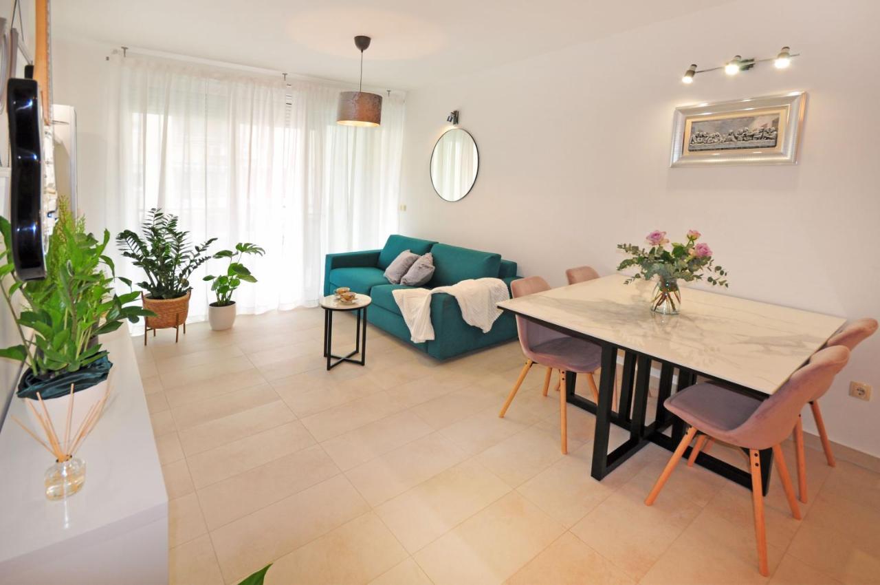 Family Apartment Noel - Omiš Екстериор снимка