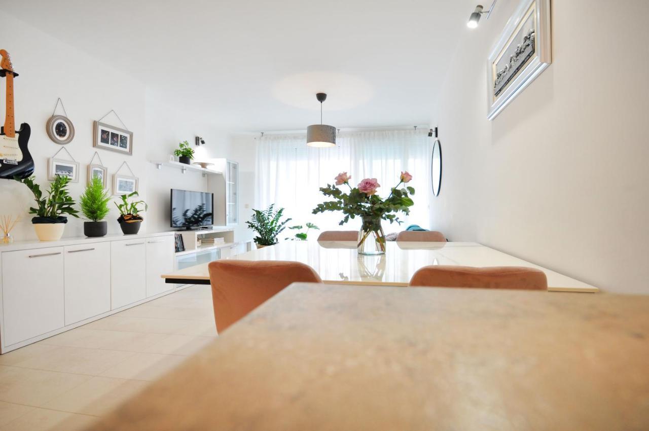 Family Apartment Noel - Omiš Екстериор снимка
