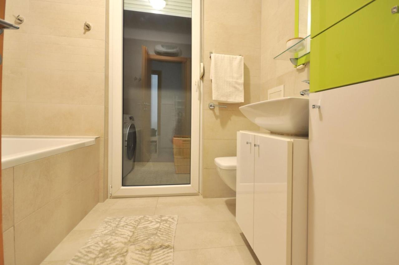 Family Apartment Noel - Omiš Екстериор снимка